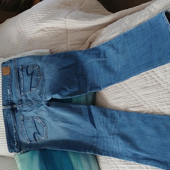 American Eagle Jeans. Size 8 regular crop. - Picture 4 of 7
